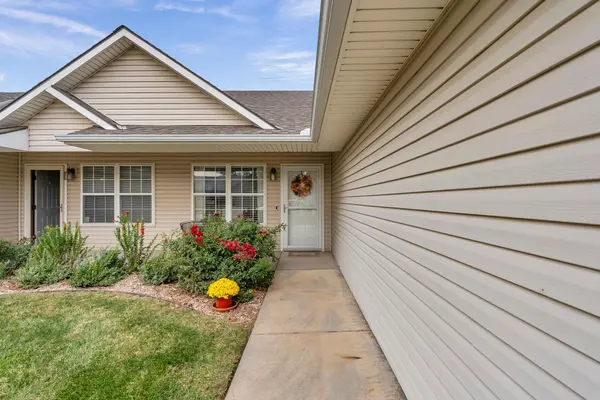 702 W Autumn Ridge Ct, Andover, KS 67002