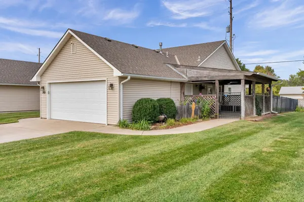 702 W Autumn Ridge Ct, Andover, KS 67002