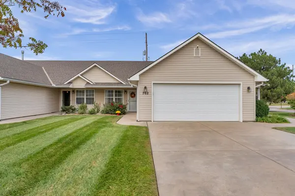 702 W Autumn Ridge Ct, Andover, KS 67002