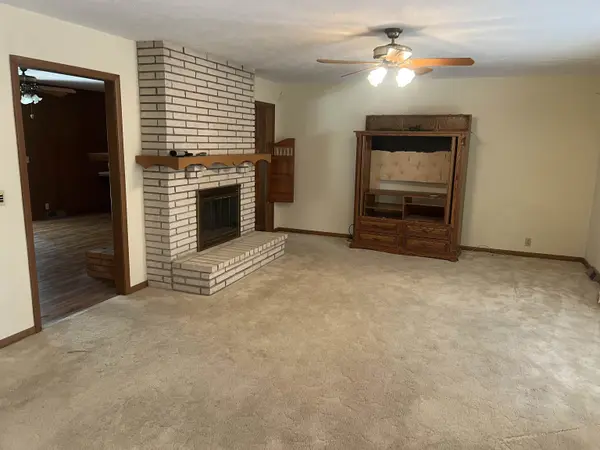 504 Regent Rd, Salina, KS 67401