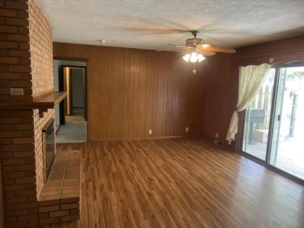 504 Regent Rd, Salina, KS 67401
