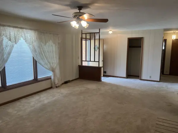 504 Regent Rd, Salina, KS 67401