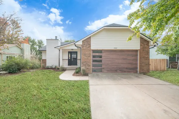 1707 E Cresthill rd, Derby, KS 67037