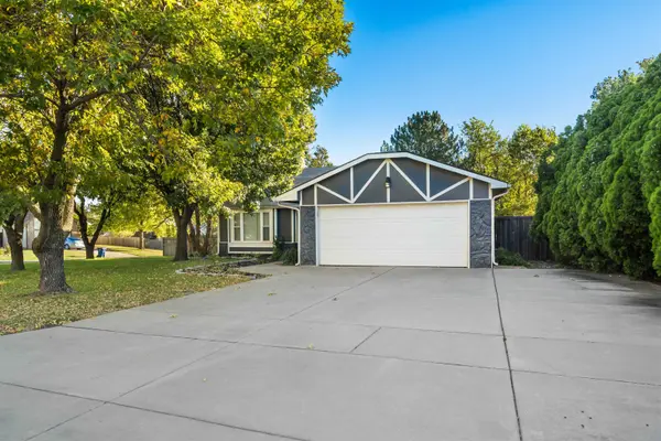 2020 N Burning Tree Rd, Derby, KS 67037