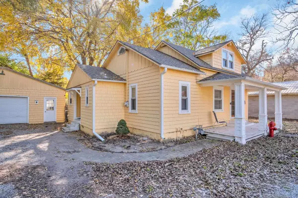 211 E Main St, Goessel, KS 67053