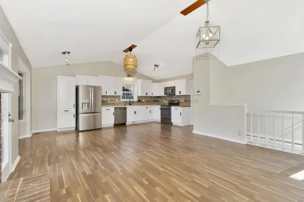 1114 N Manchester Ct, Wichita, KS 67212