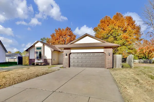 1114 N Manchester Ct, Wichita, KS 67212