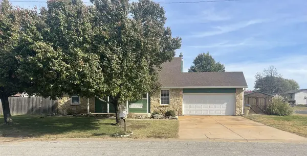 520 Chenelle St, Douglass, KS 67039