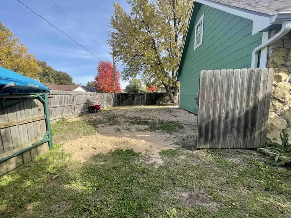 520 Chenelle St, Douglass, KS 67039