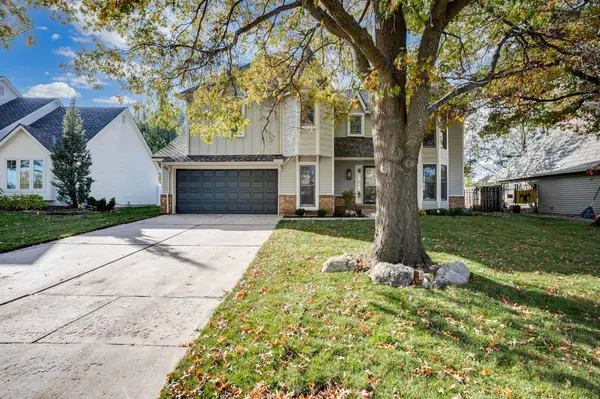 1525 N Woodridge Dr, Wichita, KS 67206