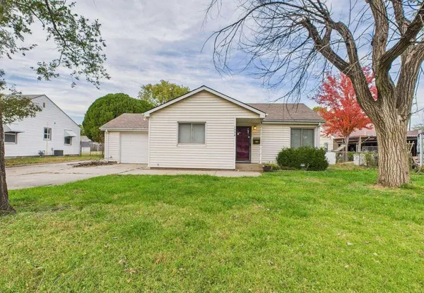 1304 W 27th St S, Wichita, KS 67217