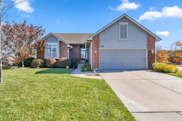 700 N Balthrop Cir, Wichita, KS 67206