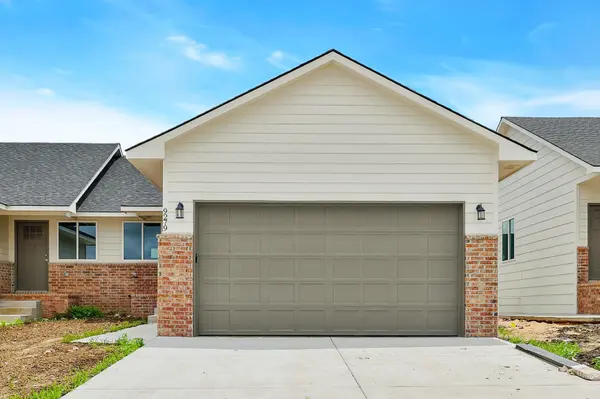 9279 N Fox Pointe, Bel Aire, KS 67226