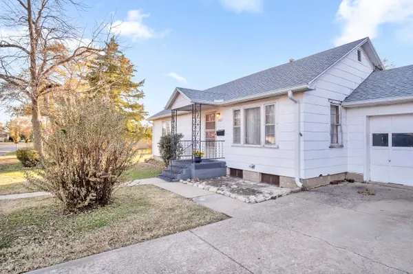 1021 N Madison Ave, Newton, KS 67114