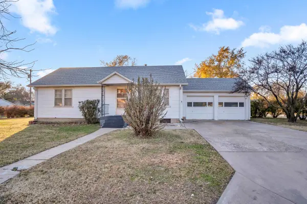 1021 N Madison Ave, Newton, KS 67114