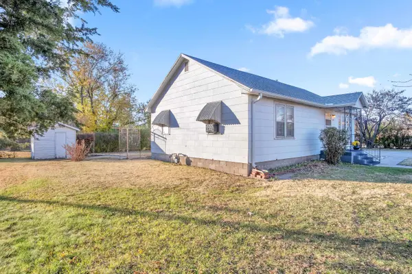 1021 N Madison Ave, Newton, KS 67114