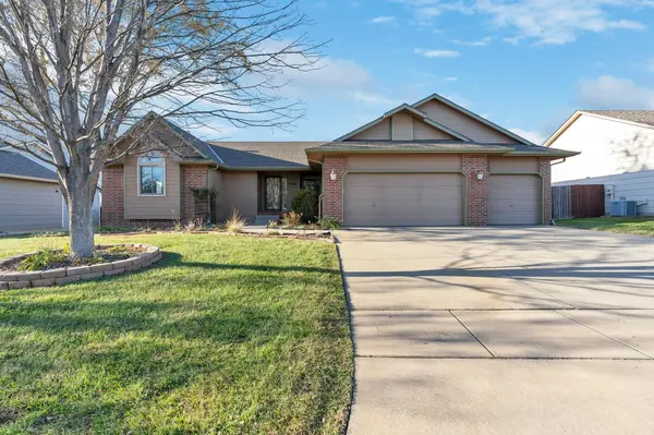 9506 E Elmwood St, Wichita, KS 67207