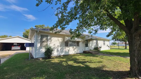 102 W Garfield Ave, Mayfield, KS 67103