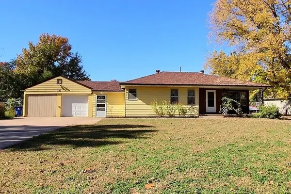 237 S 3rd St, Clearwater, KS 67026