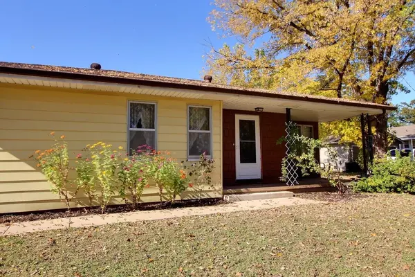 237 S 3rd St, Clearwater, KS 67026