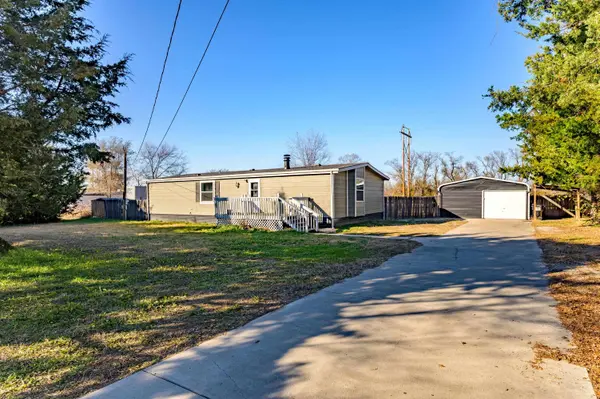 2432 E Winesap St, Wichita, KS 67216