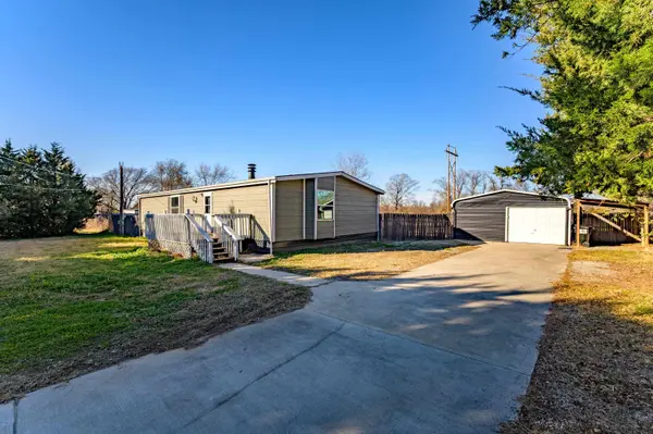 2432 E Winesap St, Wichita, KS 67216