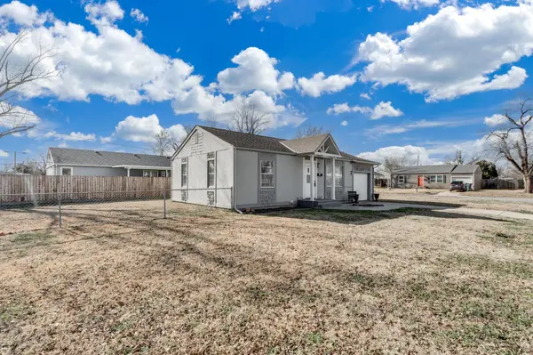 1129 W 18th Ave, Hutchinson, KS 67502