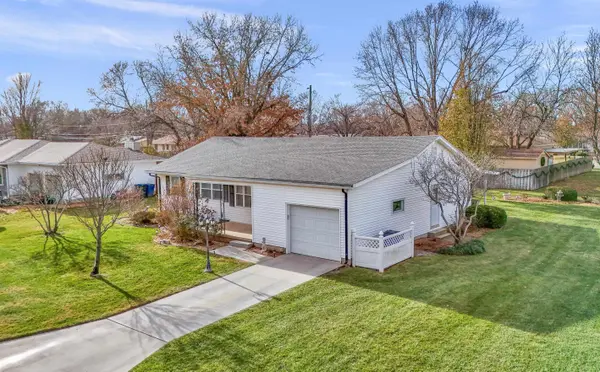 2021 Roanoke Ln, Newton, KS 67114