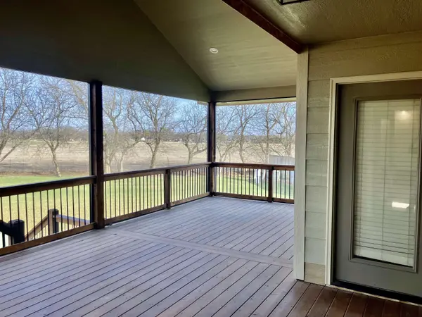 1160 N Countrywalk Ct, Rose Hill, KS 57133