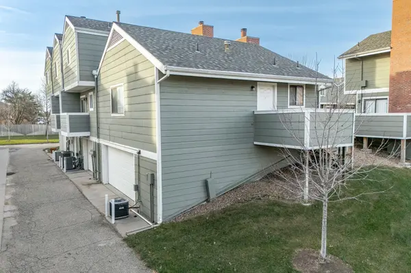 2021 N Broadmoor St, Wichita, KS 67206