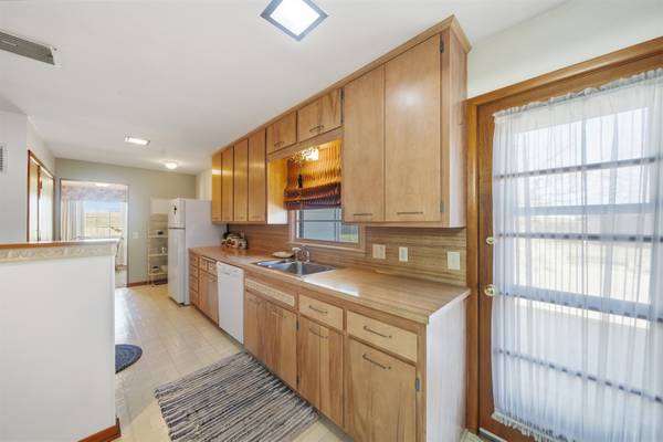 3250 N Saint Clair Ave, Wichita, KS 67204