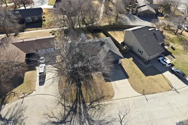 2540 N Claiborn Cir, Wichita, KS 67226
