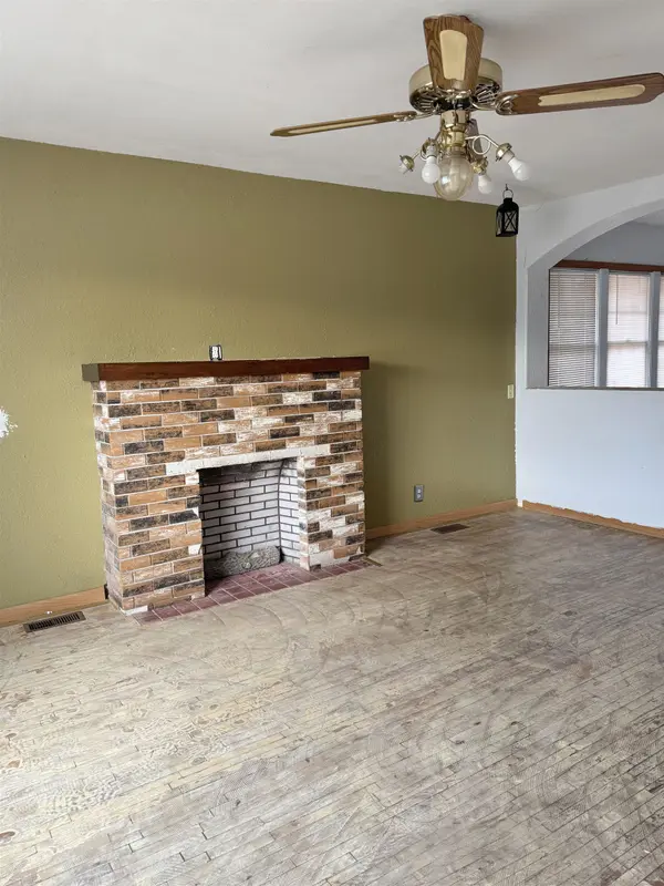 813 W 2nd St, Liberal, KS 67901