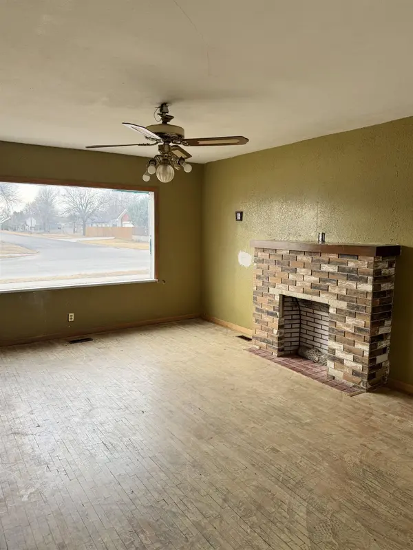 813 W 2nd St, Liberal, KS 67901