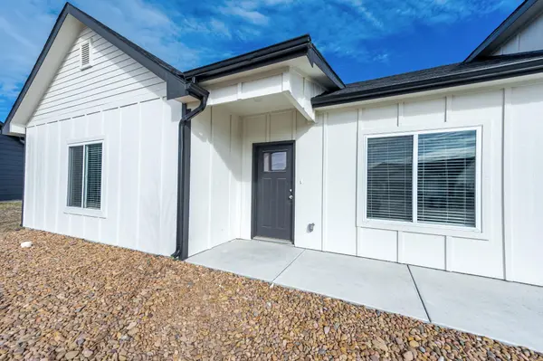 488 E Harper St, Valley Center, KS 67147-8948