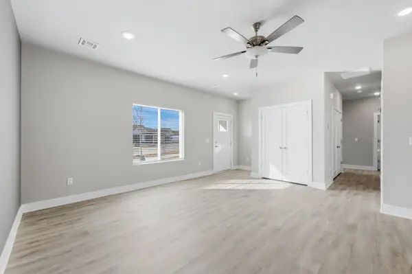 488 E Harper St, Valley Center, KS 67147-8948