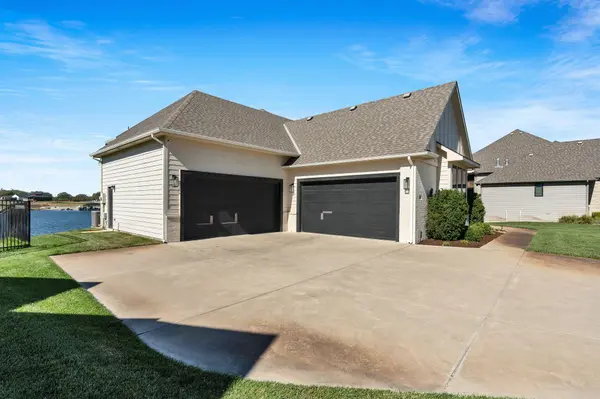 2415 N Paradise Cir, Wichita, KS 67205