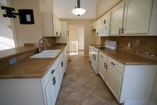 4041 N Cranberry, Wichita, KS 67226