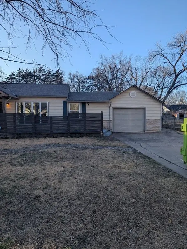 213 Van Arsdale Ave, Haysville, KS 67060