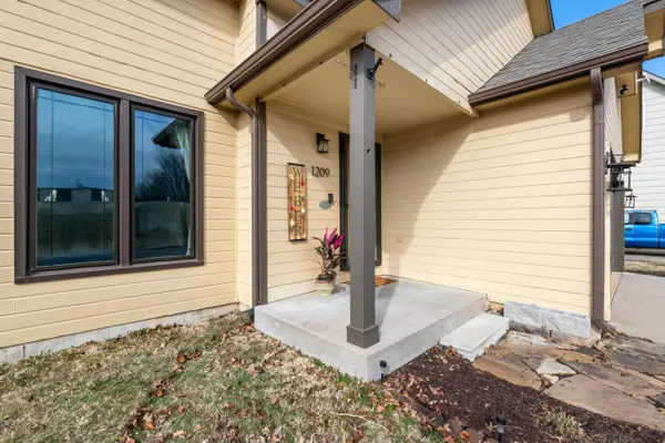 1209 S Todd St, Wichita, KS 67207