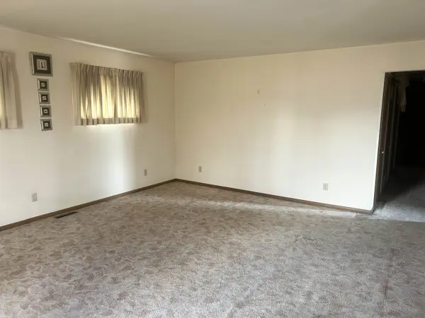 409 N Woodlawn St, Wellington, KS 67152