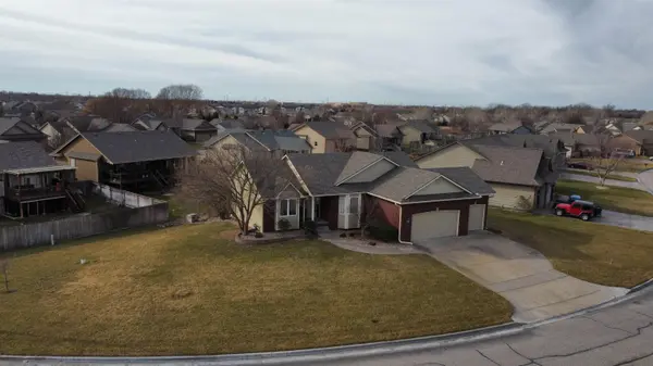 3901 N Lake Ridge St, Wichita, KS 67205