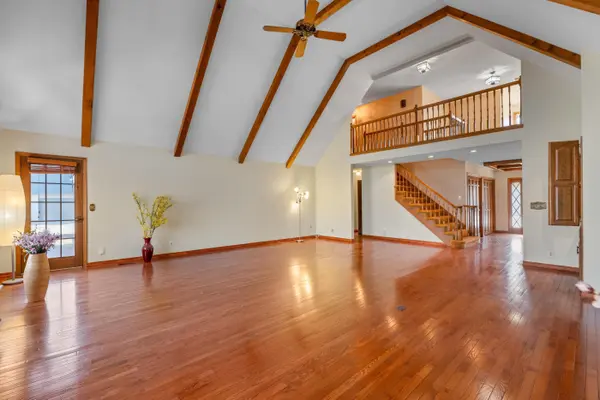 2420 N Greenleaf Ct, Wichita, KS 67226