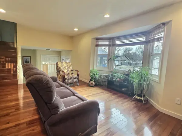327 N Willow Dr, Derby, KS 67037