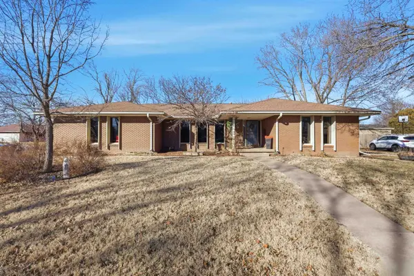 5702 E Rockhill St, Wichita, KS 67208