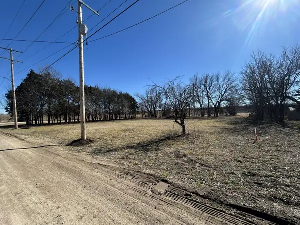 725 E Jackson Ave,  Arkansas City,  KS 67005