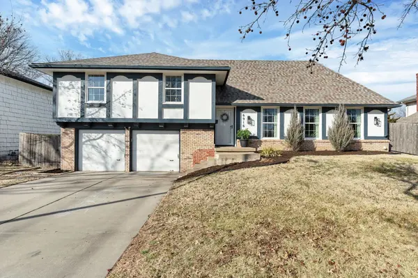 6916 E Stonegate St, Wichita, KS 67206