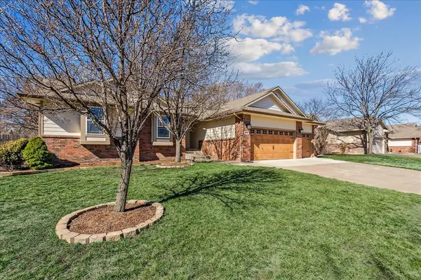 4945 N Highland St, Bel Aire, KS 67220
