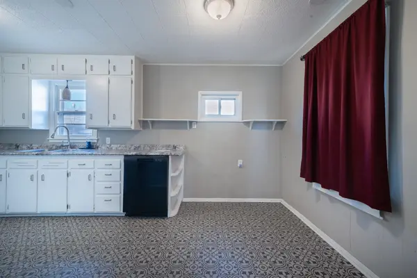 939 N Derby Ave, Derby, KS 67037
