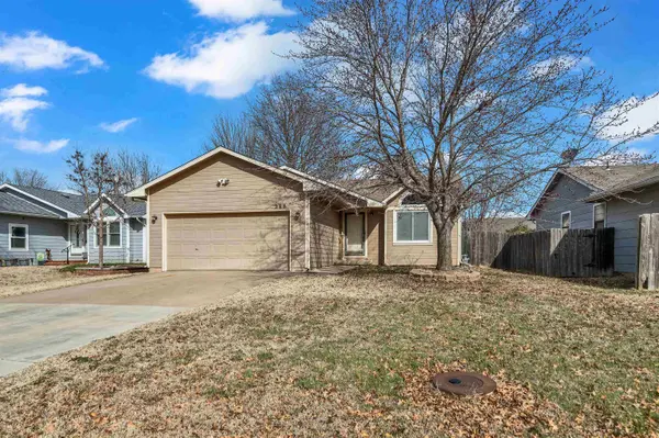 226 W Rosewood Ln, Derby, KS 67037